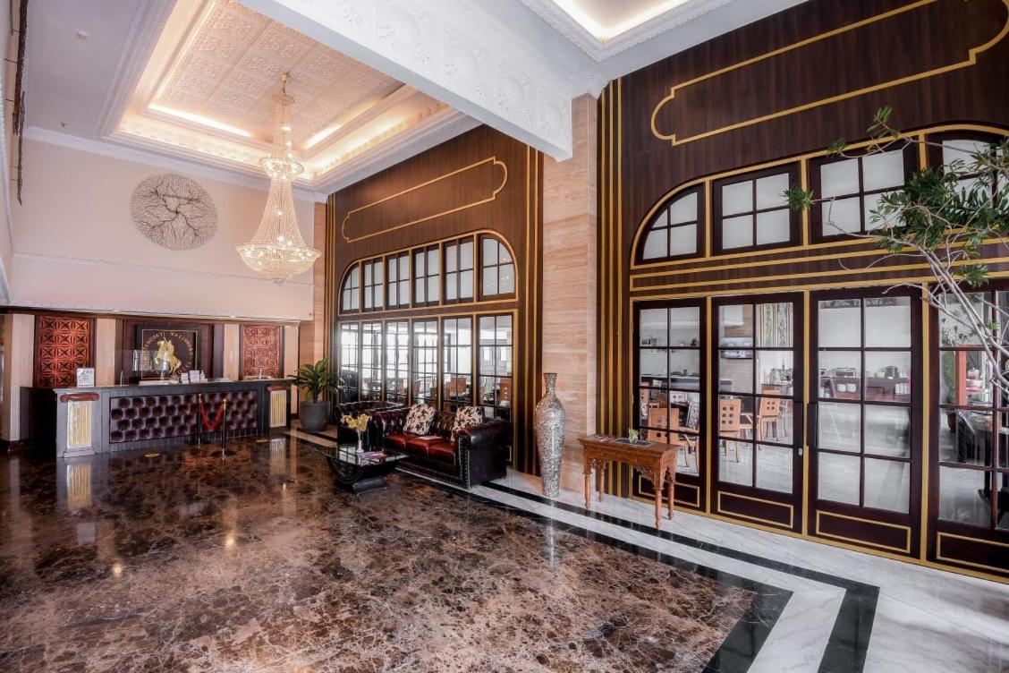 D'Senopati Malioboro Grand Hotel Yogyakarta Luaran gambar