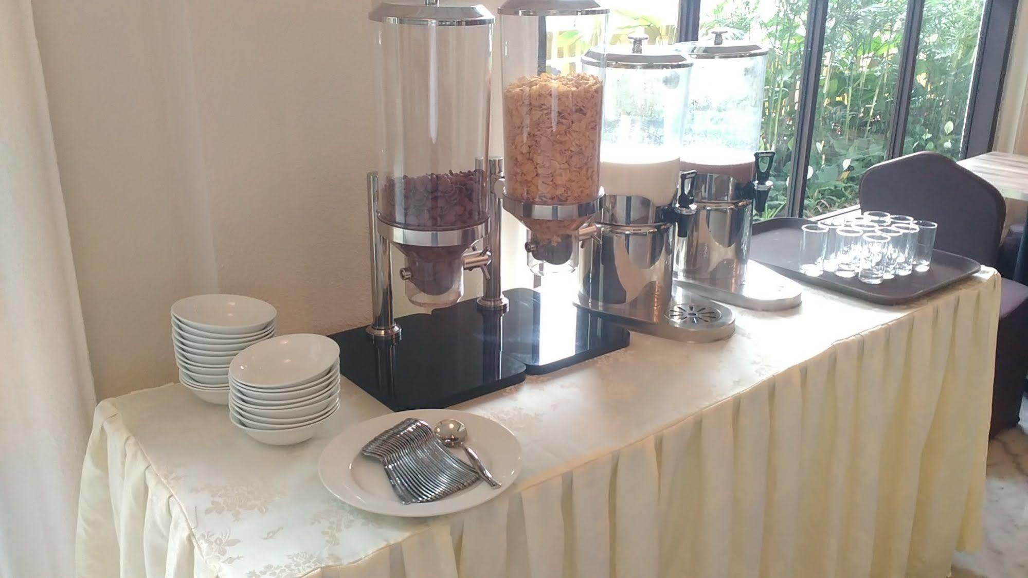 D'Senopati Malioboro Grand Hotel Yogyakarta Luaran gambar
